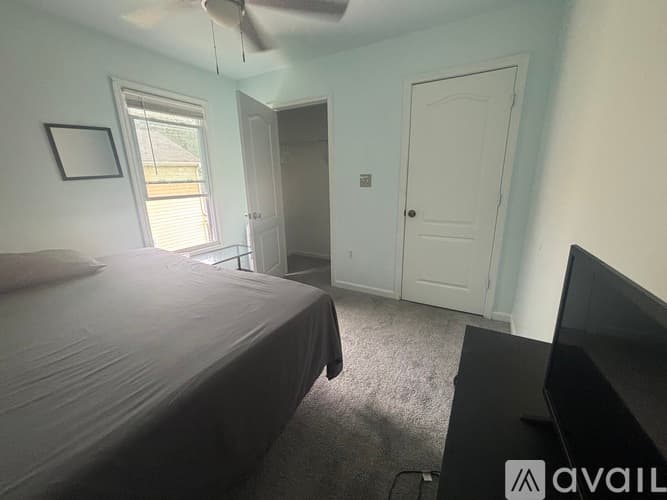 Atlanta House: 566 Cedar Avenue Northwest