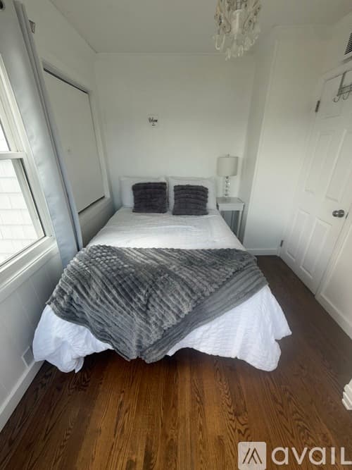 Narragansett House: 46 Flintstone Rd