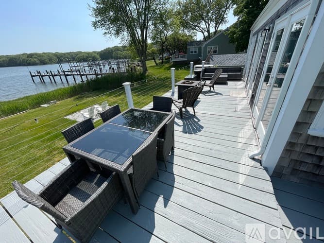Narragansett House: 46 Flintstone Rd