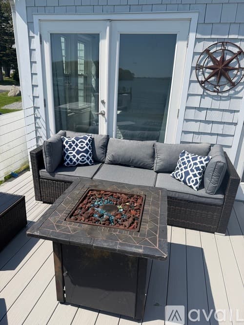 Narragansett House: 46 Flintstone Rd