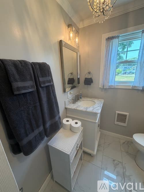 Narragansett House: 46 Flintstone Rd