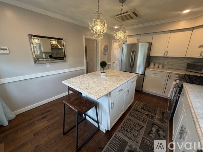 Narragansett House: 46 Flintstone Rd