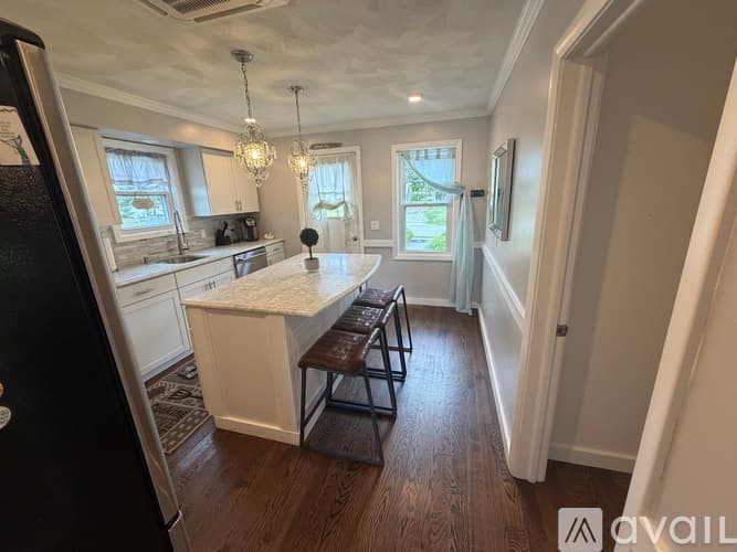 Narragansett House: 46 Flintstone Rd