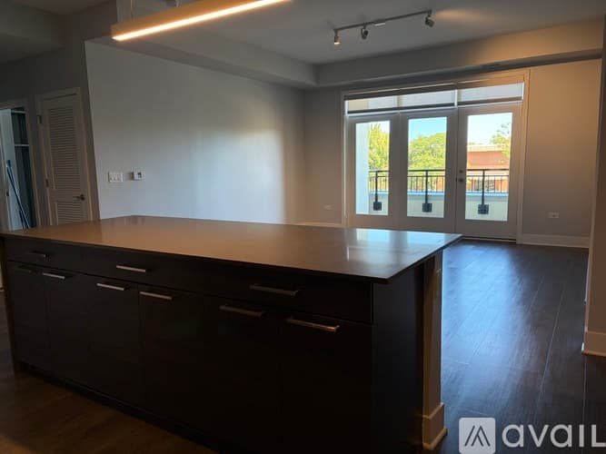 Wilmette Apartment: 617 Green Bay Rd