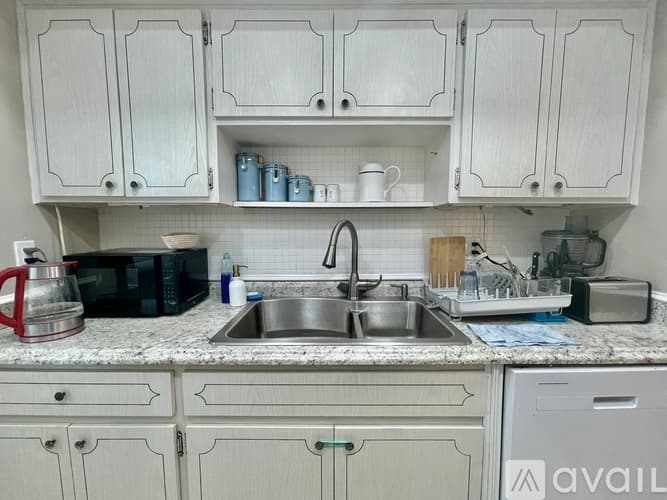Clearwater Apartment: 1221 Drew St