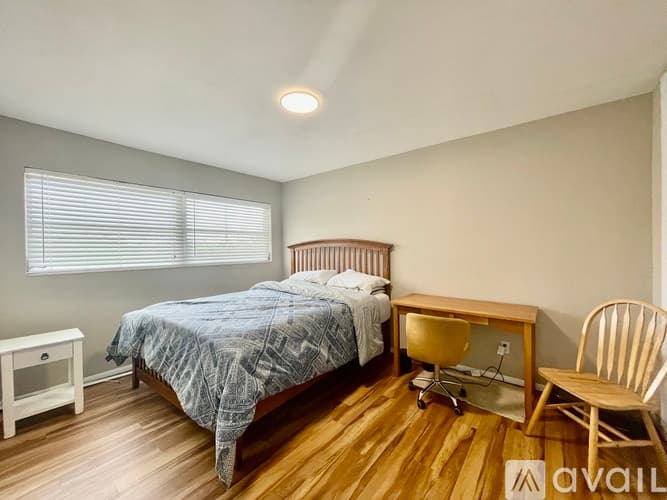 Clearwater Apartment: 1221 Drew St