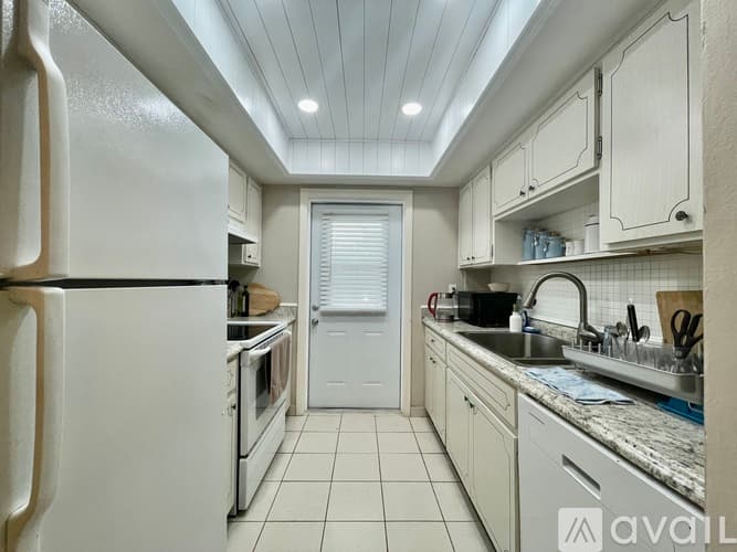 Clearwater Apartment: 1221 Drew St