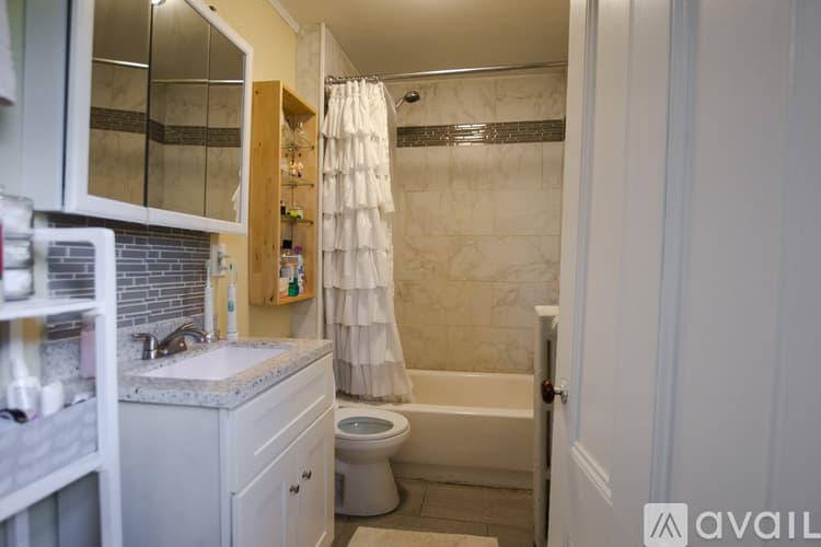 Providence Apartment: 75 Doyle Ave