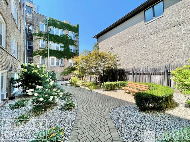 Chicago Apartment: 2600 N Kimball Ave