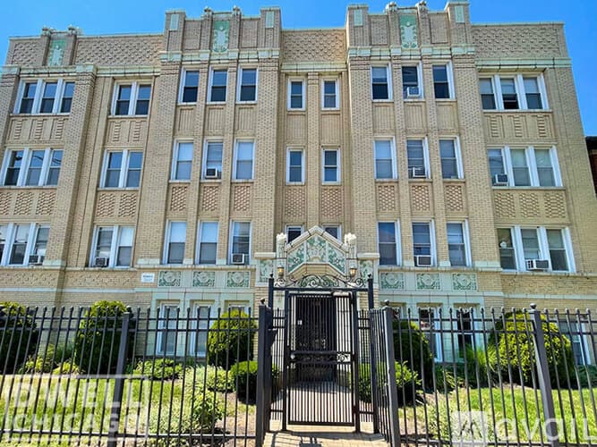 Chicago Apartment: 2600 N Kimball Ave