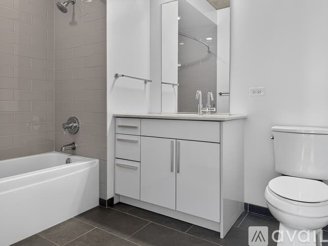 Chicago Apartment: 224 W Illinois St