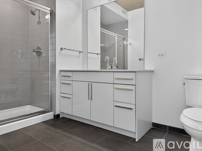 Chicago Apartment: 224 W Illinois St