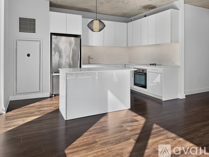Chicago Apartment: 224 W Illinois St