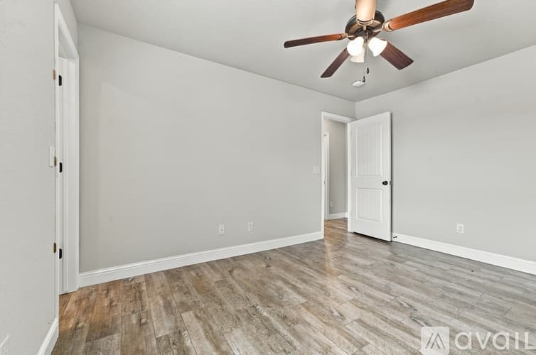 Bentonville House: 4204 Southwest Slate Lane