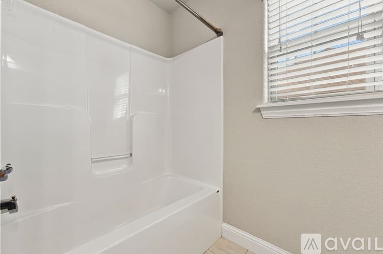 Bentonville House: 4204 Southwest Slate Lane