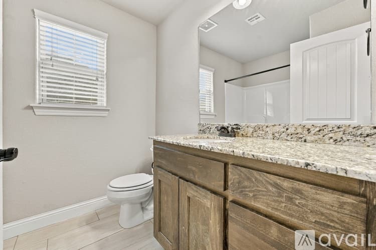 Bentonville House: 4204 Southwest Slate Lane