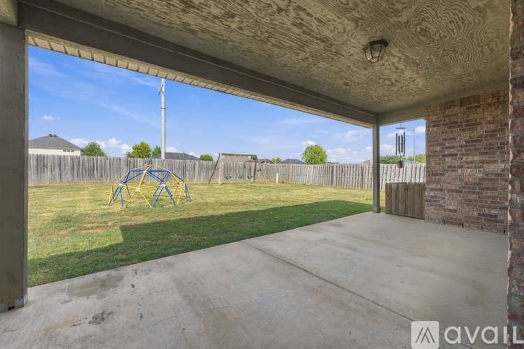 Bentonville House: 4204 Southwest Slate Lane