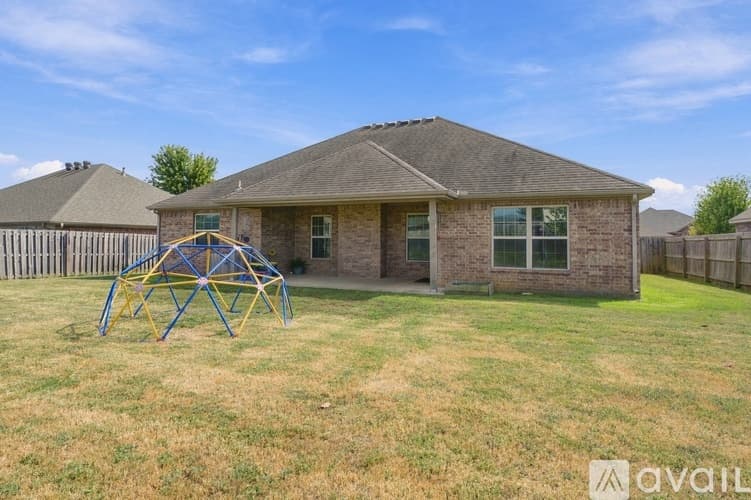 Bentonville House: 4204 Southwest Slate Lane