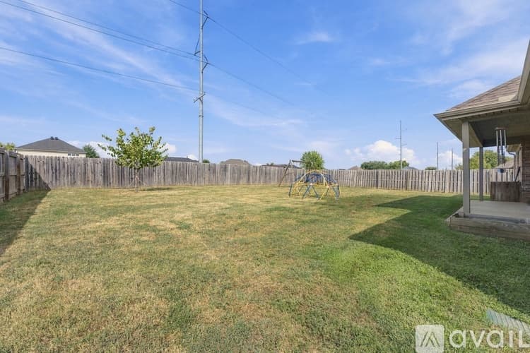 Bentonville House: 4204 Southwest Slate Lane