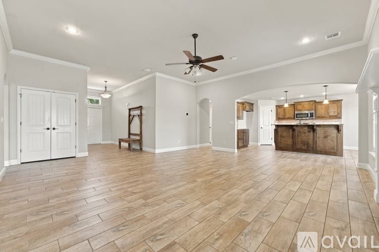 Bentonville House: 4204 Southwest Slate Lane