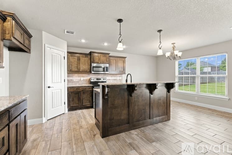 Bentonville House: 4204 Southwest Slate Lane