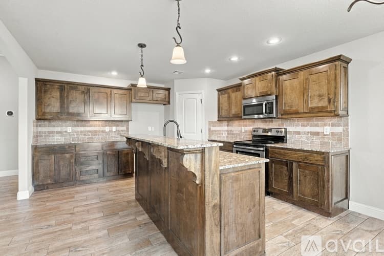 Bentonville House: 4204 Southwest Slate Lane