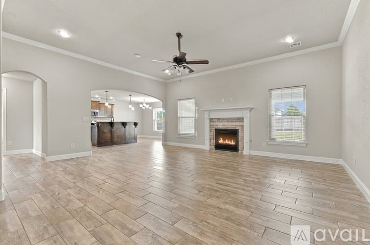 Bentonville House: 4204 Southwest Slate Lane