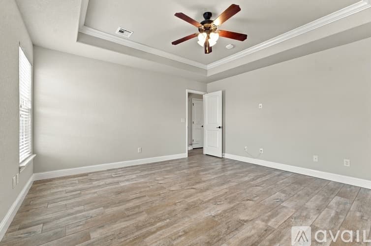 Bentonville House: 4204 Southwest Slate Lane