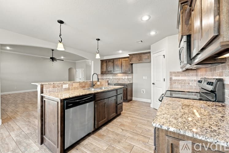 Bentonville House: 4204 Southwest Slate Lane