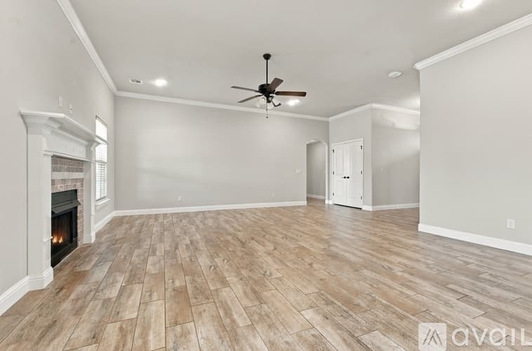 Bentonville House: 4204 Southwest Slate Lane