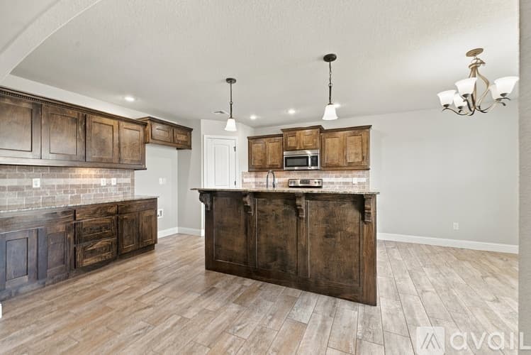 Bentonville House: 4204 Southwest Slate Lane