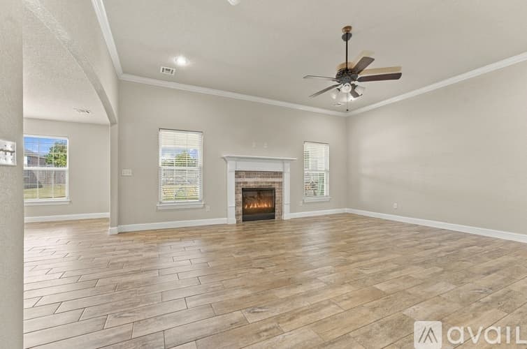 Bentonville House: 4204 Southwest Slate Lane