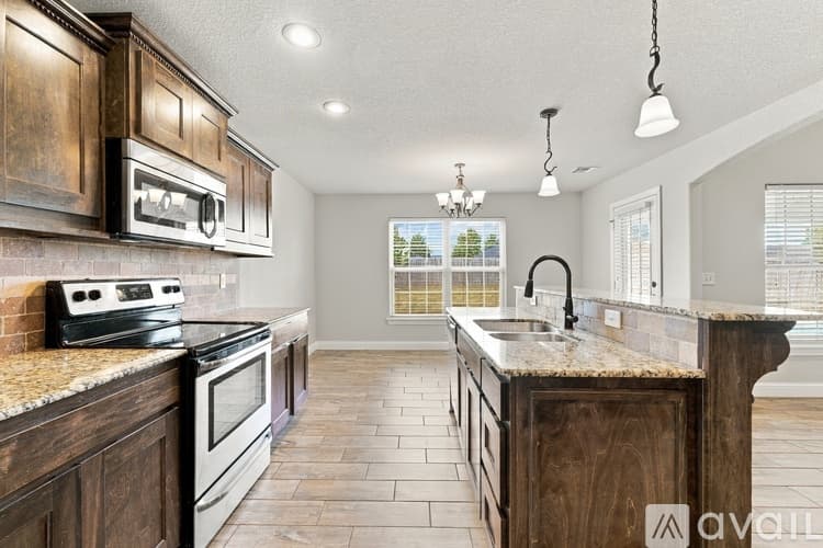 Bentonville House: 4204 Southwest Slate Lane