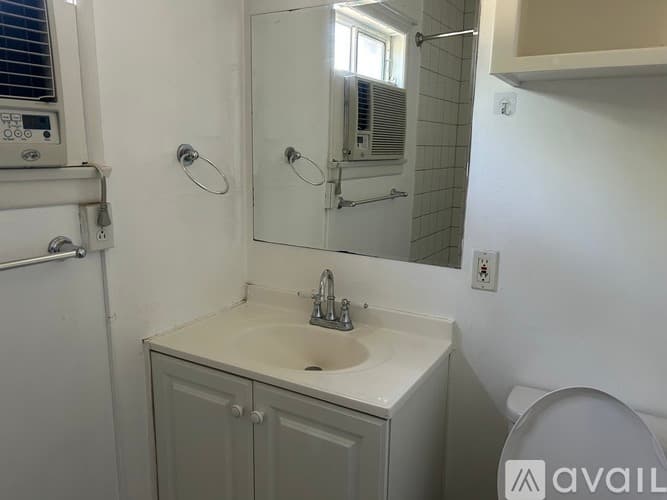 Beverly Hills Apartment: 243 North Swall Drive