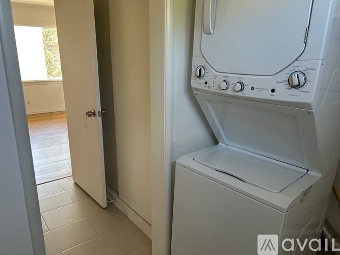 Beverly Hills Apartment: 243 North Swall Drive