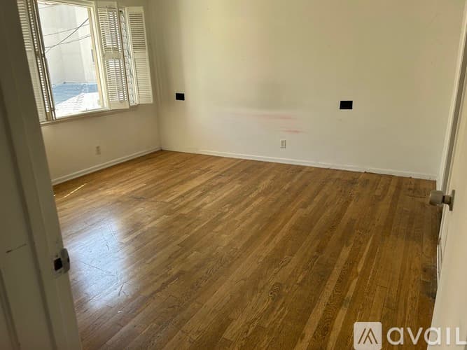 Beverly Hills Apartment: 243 North Swall Drive
