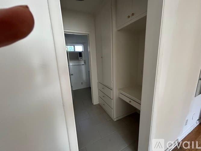 Beverly Hills Apartment: 243 North Swall Drive