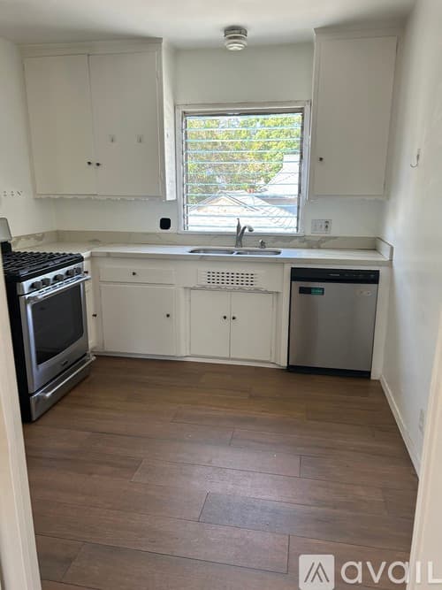 Beverly Hills Apartment: 243 North Swall Drive