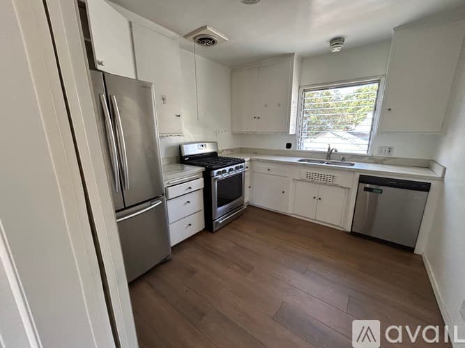 Beverly Hills Apartment: 243 North Swall Drive