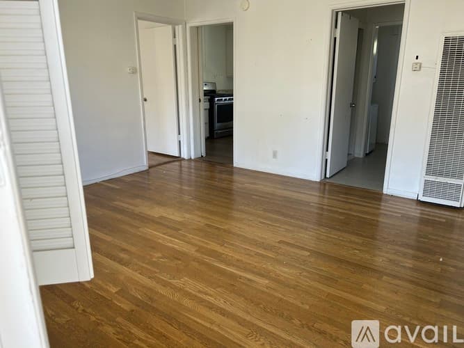 Beverly Hills Apartment: 243 North Swall Drive