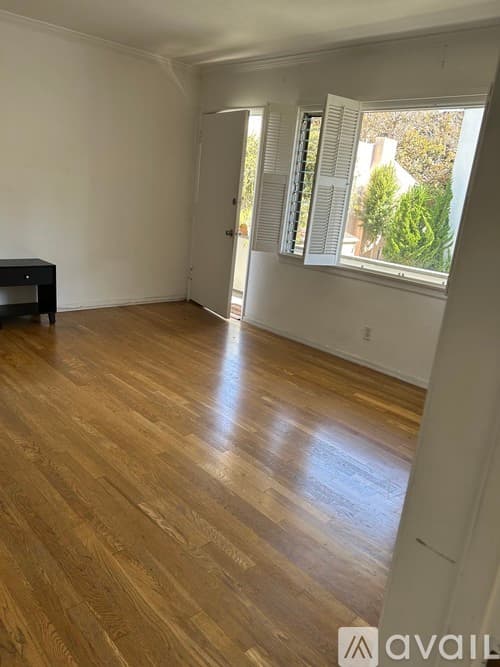 Beverly Hills Apartment: 243 North Swall Drive