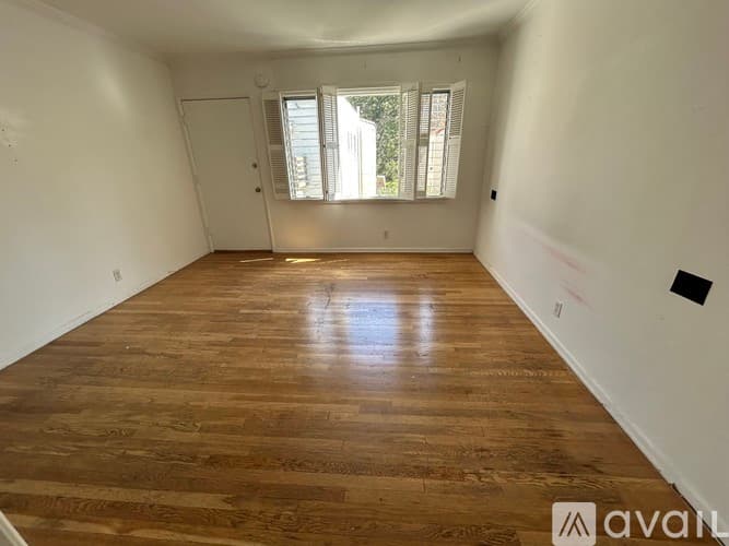Beverly Hills Apartment: 243 North Swall Drive