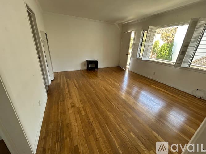 Beverly Hills Apartment: 243 North Swall Drive