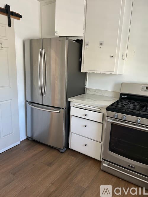 Beverly Hills Apartment: 243 North Swall Drive