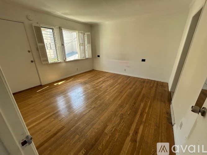 Beverly Hills Apartment: 243 North Swall Drive