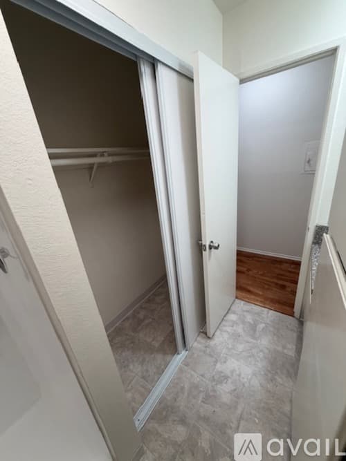 Los Angeles Apartment: 18433 Collins St