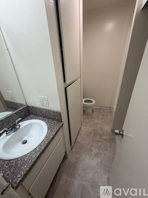 Los Angeles Apartment: 18433 Collins St