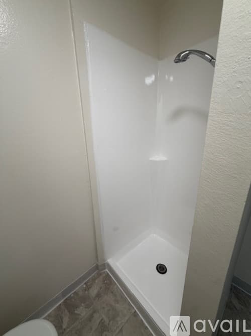 Los Angeles Apartment: 18433 Collins St