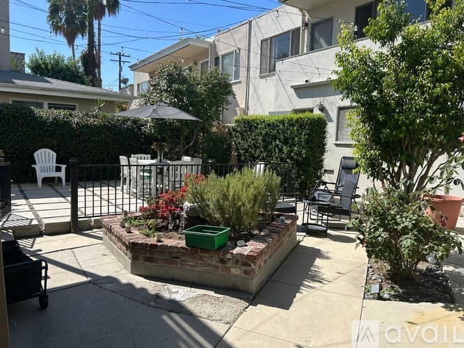Beverly Hills Apartment: 243 North Swall Drive