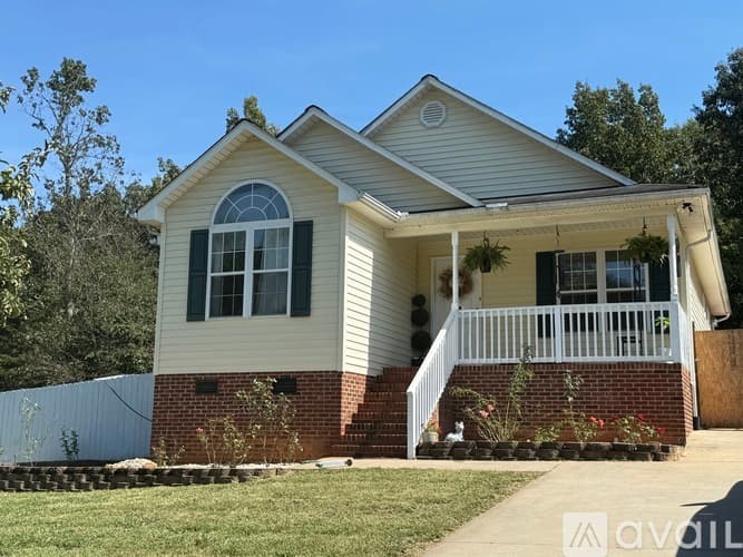 Lincolnton House: 1388 Willow Ridge Road